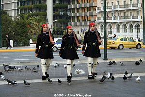 CAMBIO de GUARDIA (con uniformes tradicionales) - Atenas